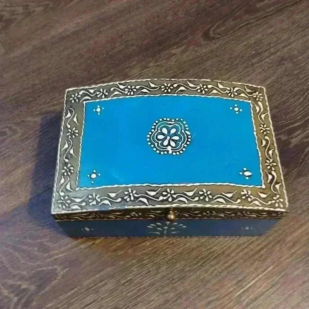 Vintage Wood Carissa handpainted Box Blue & White